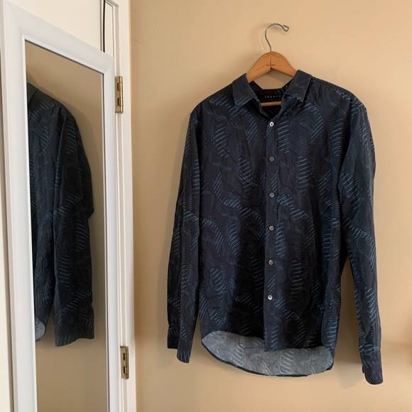 Theory. Luxury brand. Button up top . - Picture 1 of 6